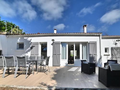 Saint-Pierre-d'Oleron House | Holiday Home La sablière by Interhome
