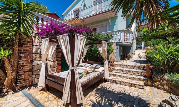 Maslenica House | Holiday Home Maslenica with Sea Views & Pool