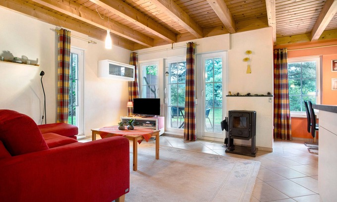Luetow House | Holiday Home 'Am Hünengrab' with Shared Terrace