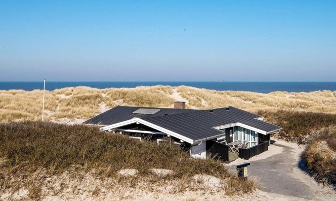 Henne Strand House | Holiday Home Blåklokkevej