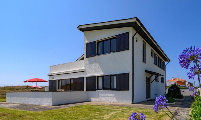 Viana do Castelo House | Holiday Home De Carreço by Interhome