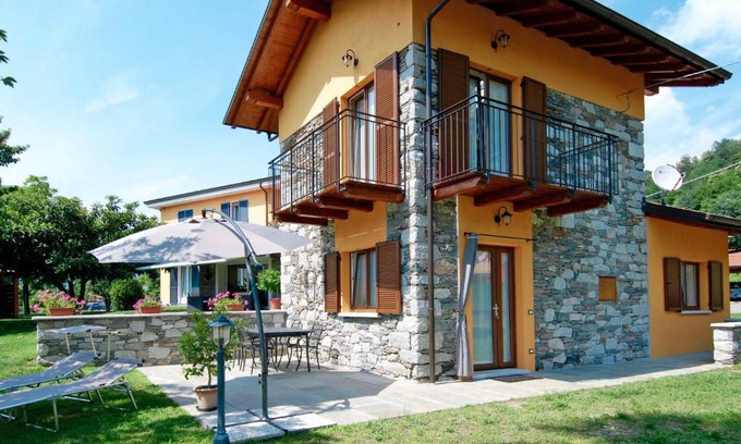 Pettenasco House | Holiday Home di Pipot by Interhome