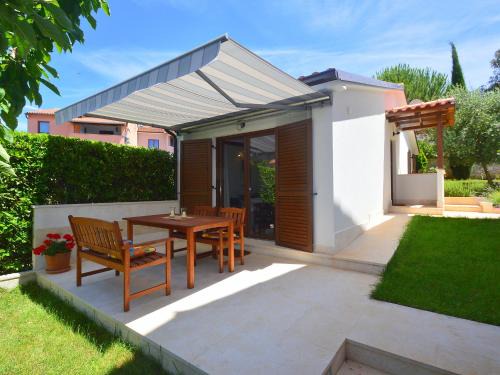 Stinjan House | Holiday Home Dunja by Interhome