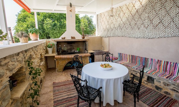 Karvelas House | Holiday Home 'Filanthi's Retreat In Mani's Nature' with Sea View & Wi-Fi