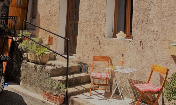 Chateaudouble House | Holiday home for 4 people, close to Cannes and Frejus / St. Raphael.