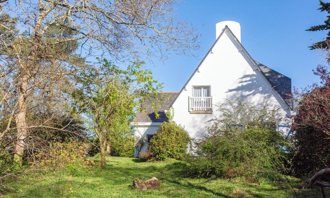 Douarnenez House | Holiday Home 'Grande Maison Familiale' with Private Terrace and Private Garden