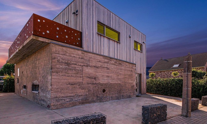 Richelle House | Holiday home in Vise Richelle near town