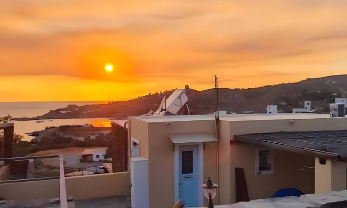 Koundouros House | Holiday Home 'Kea's Sunset Stone Retreat' with Sea View, Wi-Fi and Air Conditioning
