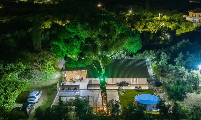 Agia Marina House | Holiday Home 'Koukounaria House' with Private Pool, Wi-Fi, and Air Conditioning