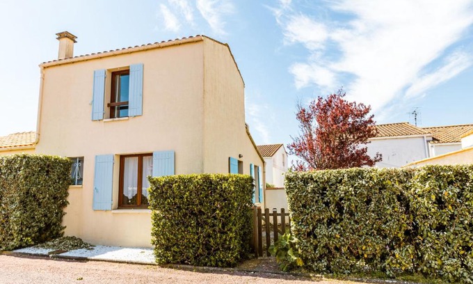 Saint-Palais-sur-Mer House | Holiday Home Les Privileges by Interhome