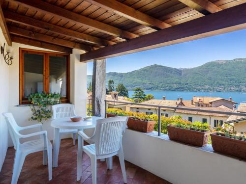 Porto Valtravaglia House | Holiday Home La mia Casetta by Interhome