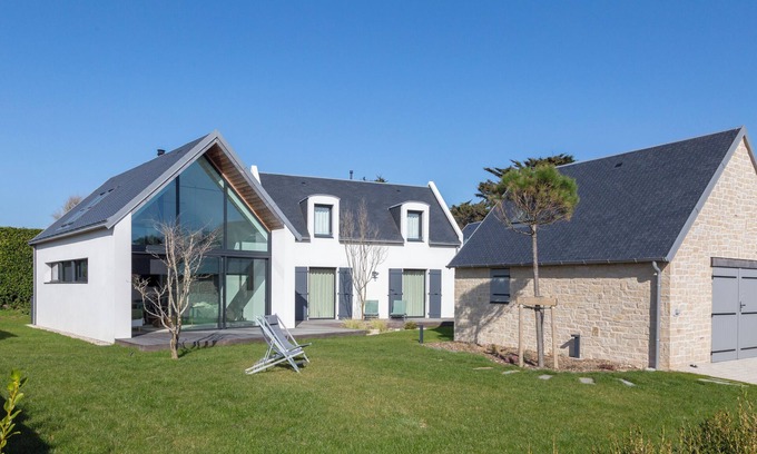 Penmarch House | Holiday Home 'Lande - 180m from the Beach' with Private Terrace, Private Garden and Wi-Fi