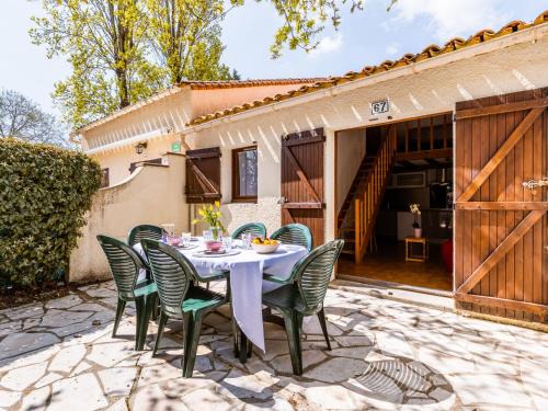 Les Mathes House | Holiday Home Les Maisons de l'Océan-1 by Interhome
