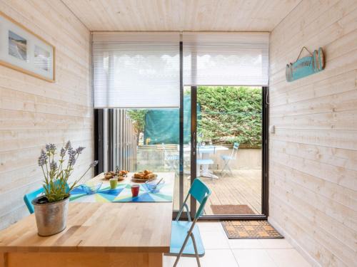 Lacanau-Ocean House | Holiday Home Les Pins-12 by Interhome