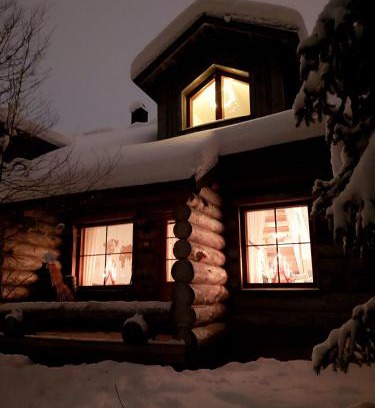 Akaslompolo Apartment | Holiday Home Lumikieppi