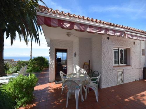 Tacoronte House | Holiday Home Mesa del Mar near Black Beach