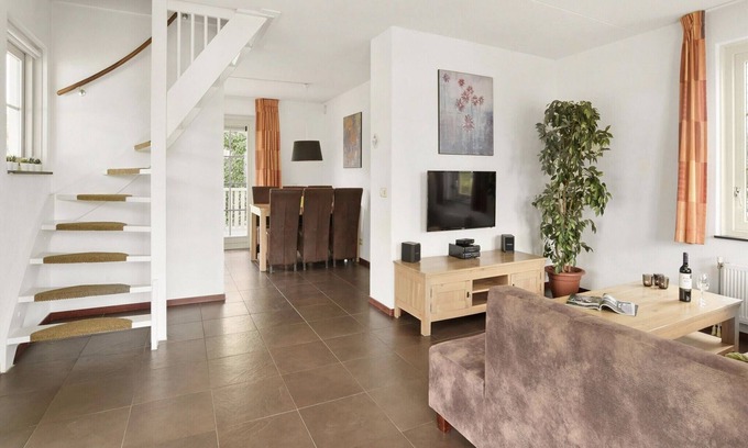 Municipality of Nissewaard House | Holiday home on the water with veranda