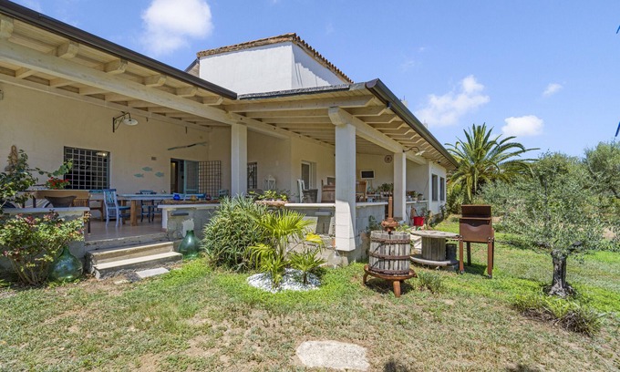 Castiadas House | Holiday Home 'Podere Le Palme' with Mountain View, Private Terrace and Air Conditioning
