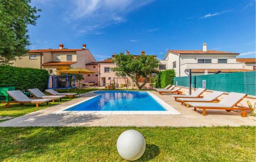 Vinkuran House | Holiday Home Pula 23 With Outdoor Swimmingpool