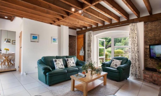 Dartmouth House | Holiday Home Rhodie by Interhome