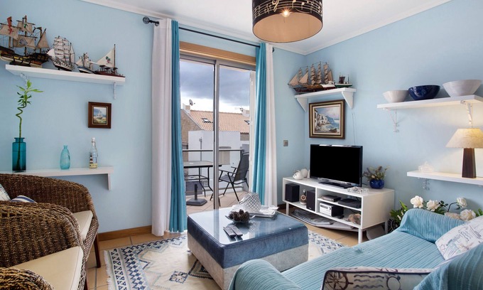 Cabeco da Ponta House | Holiday Home 'Sun and Moon' close to the Beach with Sea View, Terrace & Wi-Fi