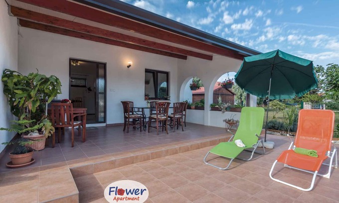 Sikici House | Holiday home with large terrace and air conditioning