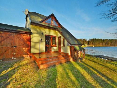gmina Manowo House | Holiday house by the lake with a fireplace
