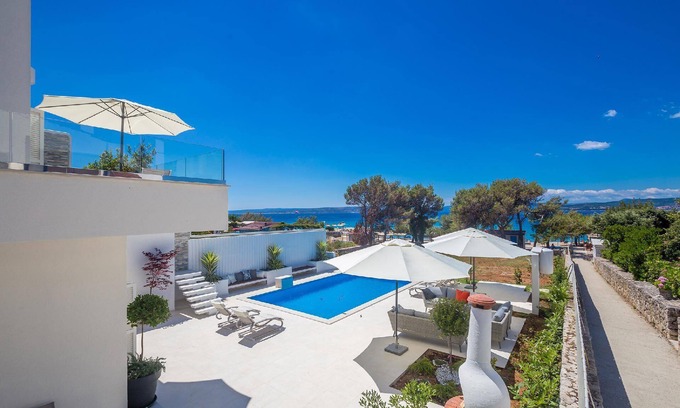 Punat House | Holiday house Krk (Stadt) for 1 - 12 persons with 6 bedrooms - Holiday home