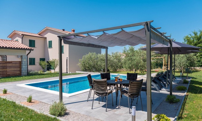 Presika Apartment | Holiday House OLIVE GROVE with pool and garden, 3 Beds, 1 Bath, sleeps 6