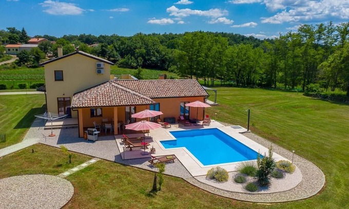 Karojba House | Holiday house Pazin for 1 - 6 persons with 3 bedrooms - Holiday home