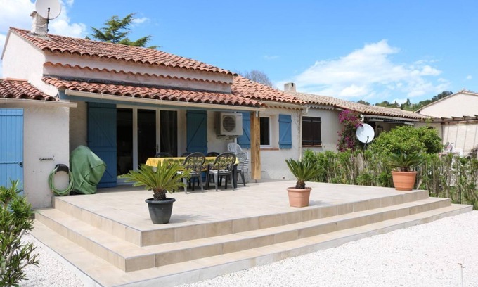 Plage de la Garonnette House | Holiday house Ste Maxime for 1 - 6 persons with 3 bedrooms - Holiday house