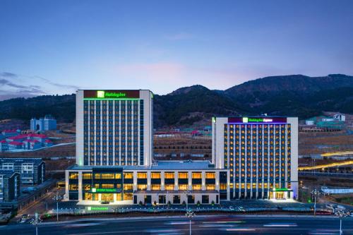 Shuangluan District Hotel | Holiday Inn Chengde Park View by IHG