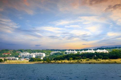 Canyon Lake Apartment | Holiday Inn Club Vacations Hill Country Resort