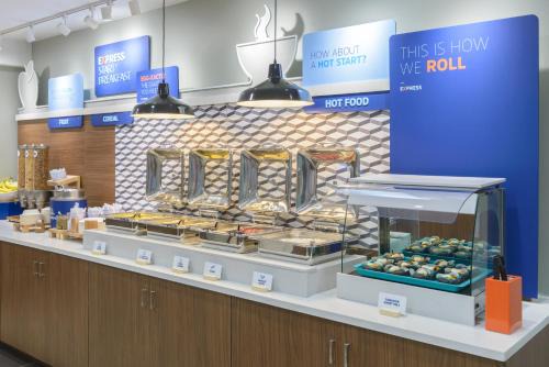 Southington Hotel | Holiday Inn Express Southington by IHG