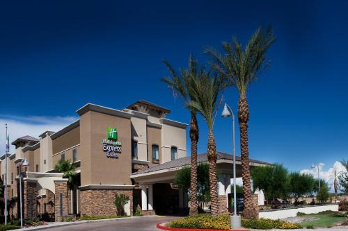 Glendale Sports and Entertainment District Hotel | Holiday Inn Express & Suites Phoenix Glendale Dist by IHG