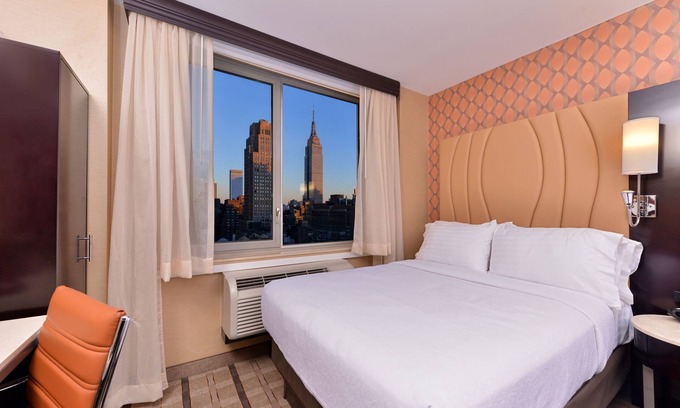 Garment District Hotel | Holiday Inn New York City - Times Square by IHG