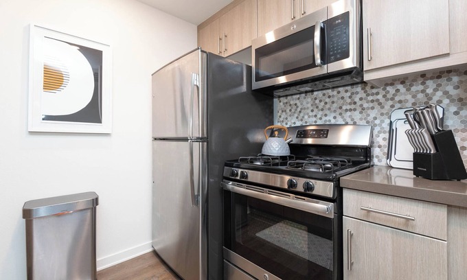 Hollywood Apartment | Hollywood Apartment Near Walk of Fame
