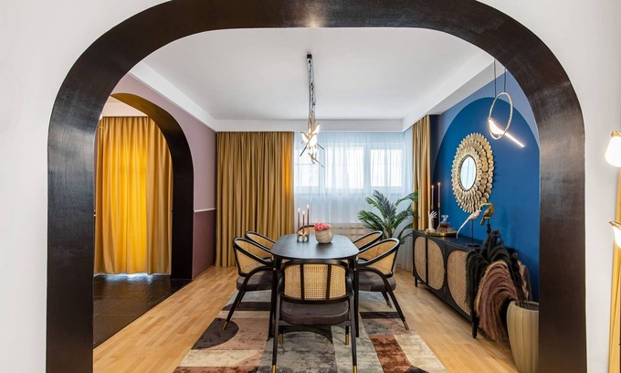 Bucharest City-Centre Apartment | Holt - Birds of Paradise