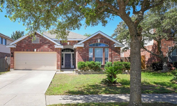 Helotes House | Home Sweet home! Best location. Pool, Deck, Games.