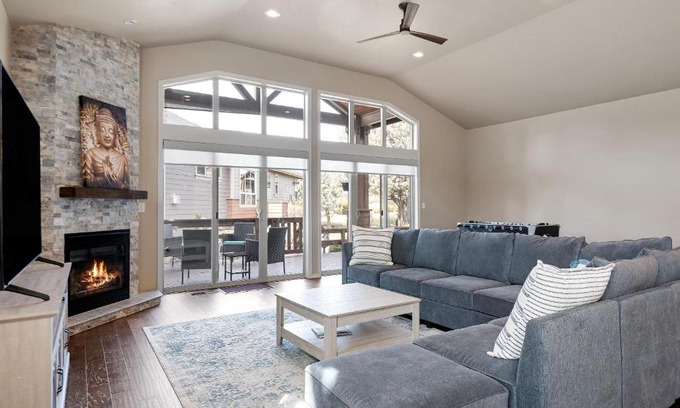 Redmond House | HomeAway Vacation Rental - Eagle Crest - Meredith Lodging