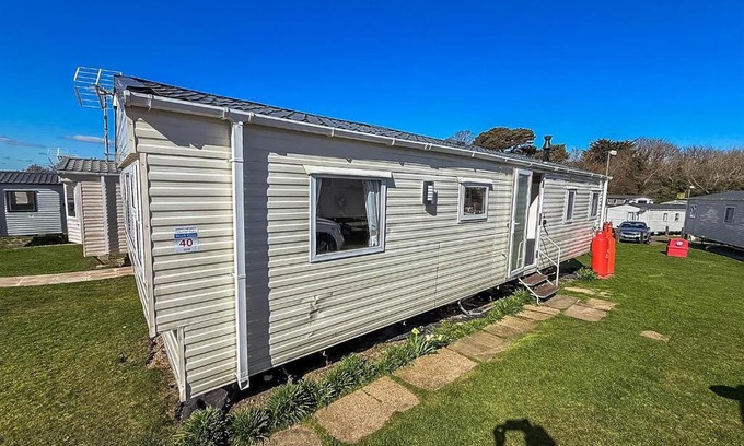 Kessingland Other | Homely Caravan At Kessingland Beach Holiday Park, Suffolk Ref 90040Bc