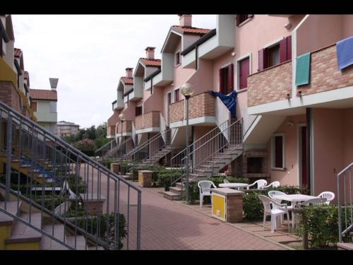 Rosapineta Apartment | Homely flat with pool-Beahost