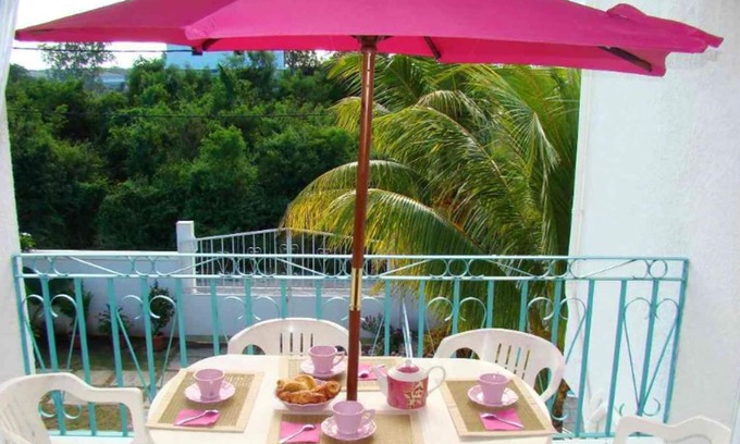 Grand-Baie Apartment | Homerez - 300 m away from the beach! Appartement for 4 ppl. with swimming-pool