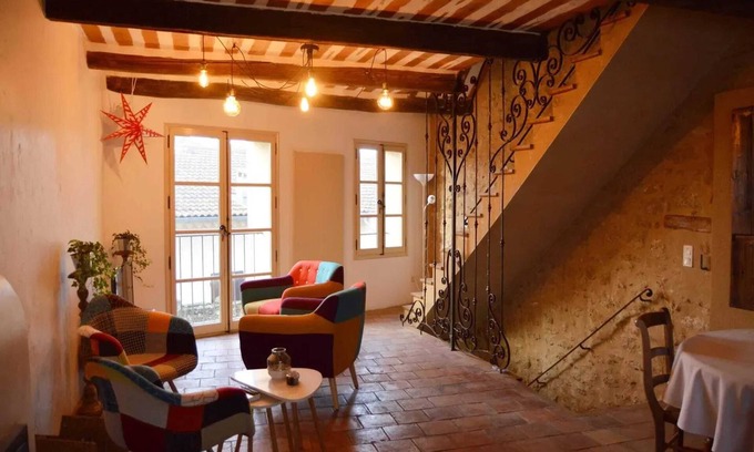 Courthezon Apartment | Homerez - Charming Flat in Courthézon with Terrace.