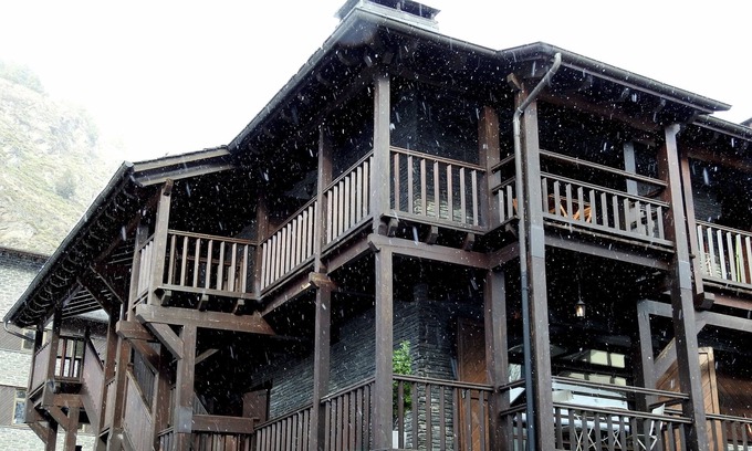 Incles Apartment | Homerez - El Tarter apt, mountain view