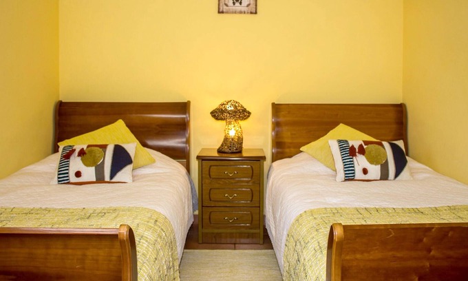 Camacha House | Homerez - Exceptional house with terrace