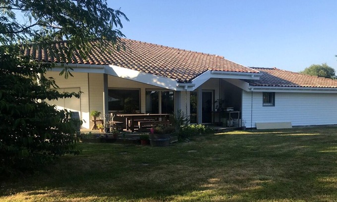 Saubrigues House | Homerez - House 11 km away from the beach for 14 ppl. with garden at Saubrigues