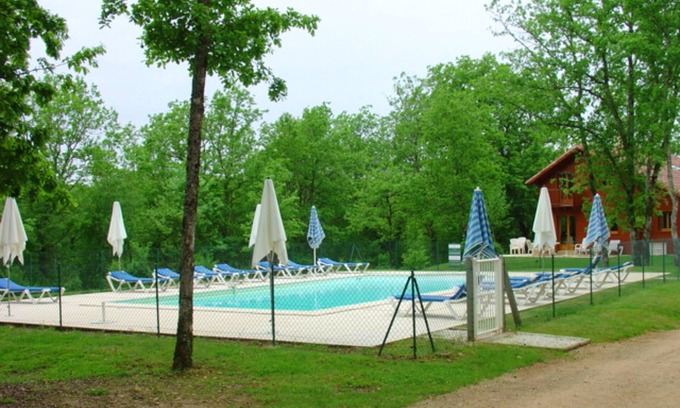 Lachapelle-Auzac House | Homerez - House for 4 ppl. with shared pool and terrace at Lachapelle-Auzac