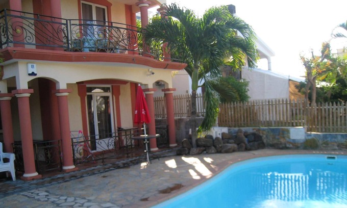Grand-Baie Villa | Homerez - Villa 500 m away from the beach for 6 ppl. with swimming-pool