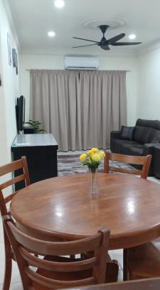 Seri Kembangan Apartment | Homestay near Mines
